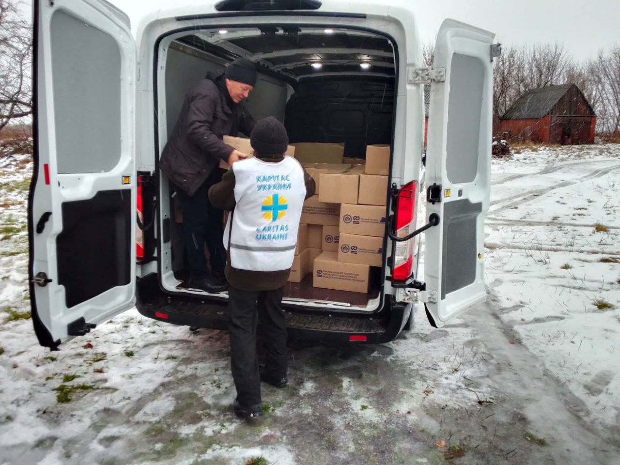 Карітас Суми доставили харчові набори від Канадсько-Української Фундації до села Стецьківка Сумської області